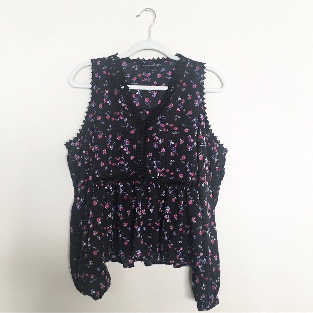 Derek heart | cold shoulder floral top
